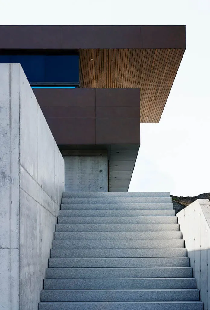 08_exterior_04 Image 36 of 08 exterior 04.jpg?auto=format%2Ccompress&ixlib=php 3.3 in כאשר החומר מתמזג בטבע - Cosentino