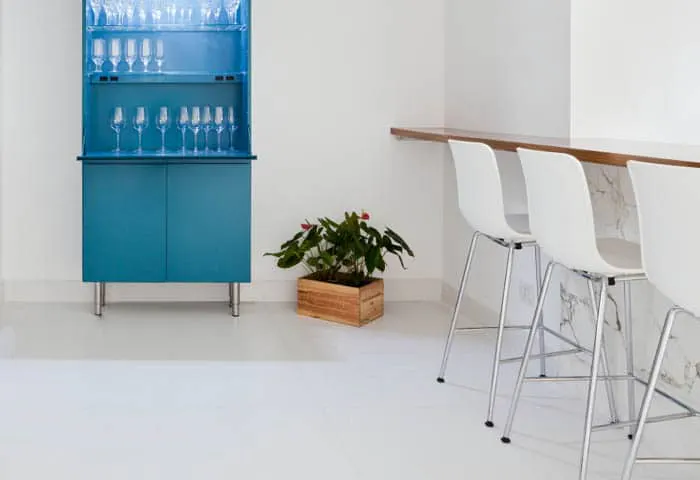 cocinas_10_02 Image 34 of cocinas 10 02.jpg?auto=format%2Ccompress&ixlib=php 3.3 in סגנון עכשווי במטבח עם עורקים דומיננטיים במשטח - Cosentino