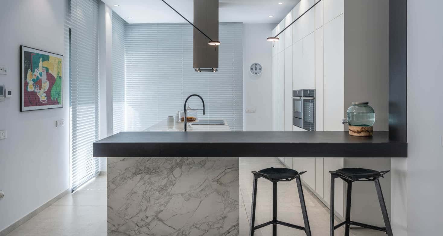 cocinas_12_02 Image 34 of cocinas 12 02.jpg?auto=format%2Ccompress&ixlib=php 3.3 in קווים קובייתיים ומשחק מפלסים - Cosentino