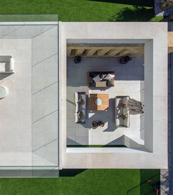 exterior_03_4 Image 35 of exterior 03 4.jpg?auto=format%2Ccompress&ixlib=php 3.3 in פונקציונליות במגע כפרי - Cosentino