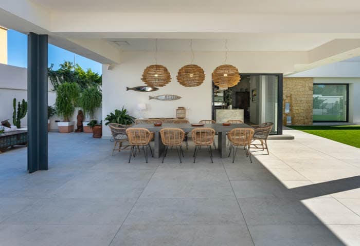 exterior_03_5 Image 36 of exterior 03 5.jpg?auto=format%2Ccompress&ixlib=php 3.3 in פונקציונליות במגע כפרי - Cosentino