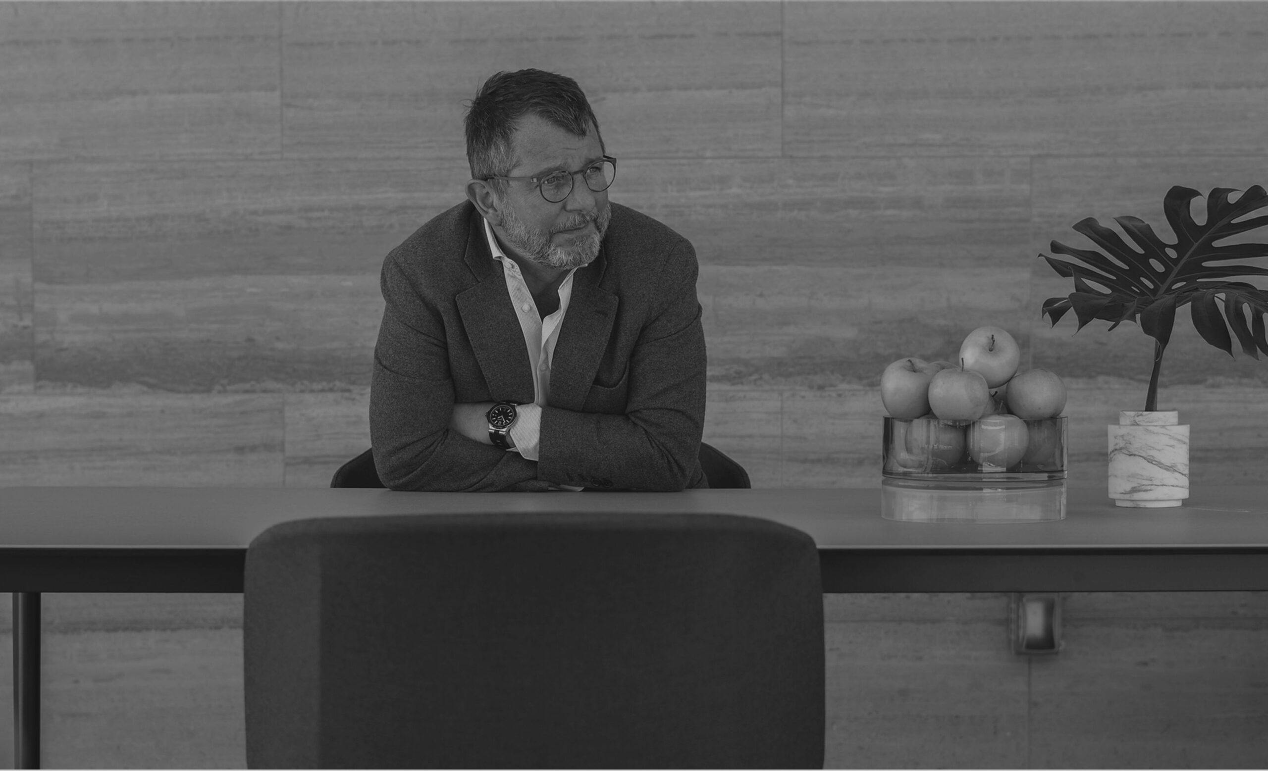 Hero Daniel Image 32 of Hero Daniel scaled.jpg?auto=format%2Ccompress&ixlib=php 3.3 in דניאל ג'רמני - Cosentino