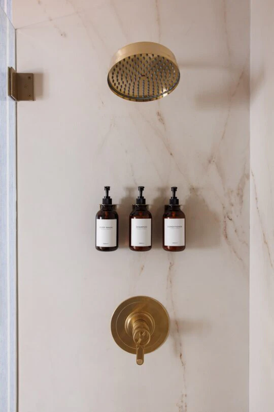 Kerrie Kelly Adu (5) Kerrie Kelly Adu (5)