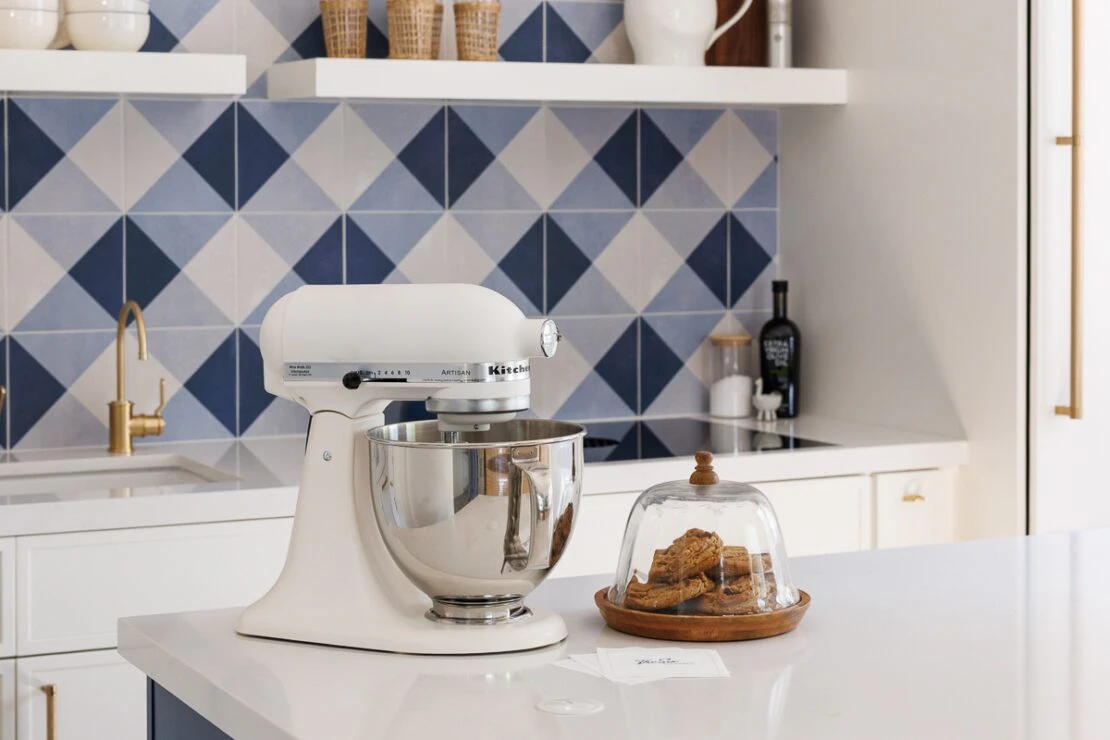 Kerrie Kelly Adu (6) Kerrie Kelly Adu (6)