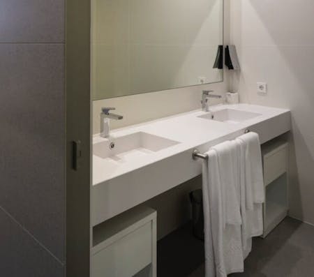 A kép száma 35 a Cosentino Magyarország Designer bathrooms with unique materials aktuális részének 35 képszáma.