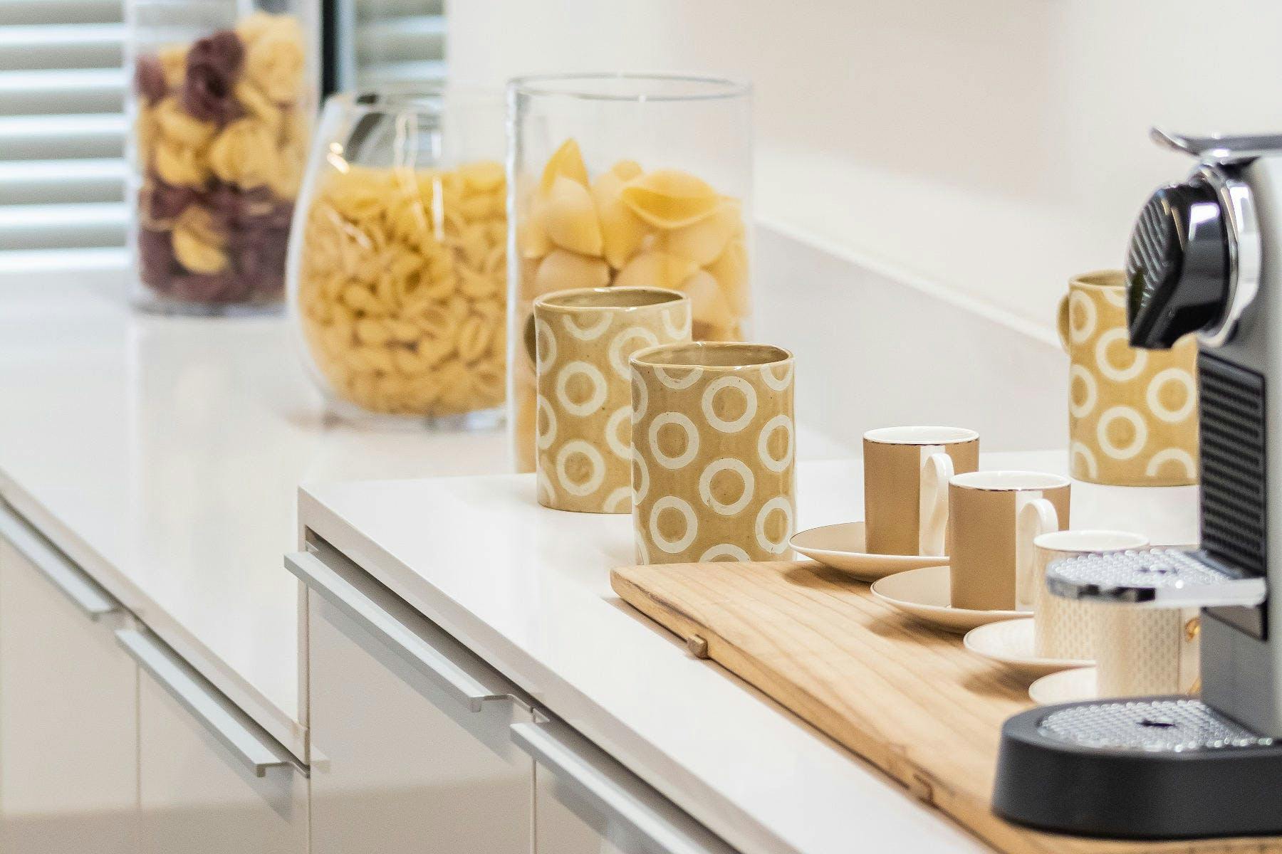 Pantry organization glass jars  Idee per la cucina, Organizer per