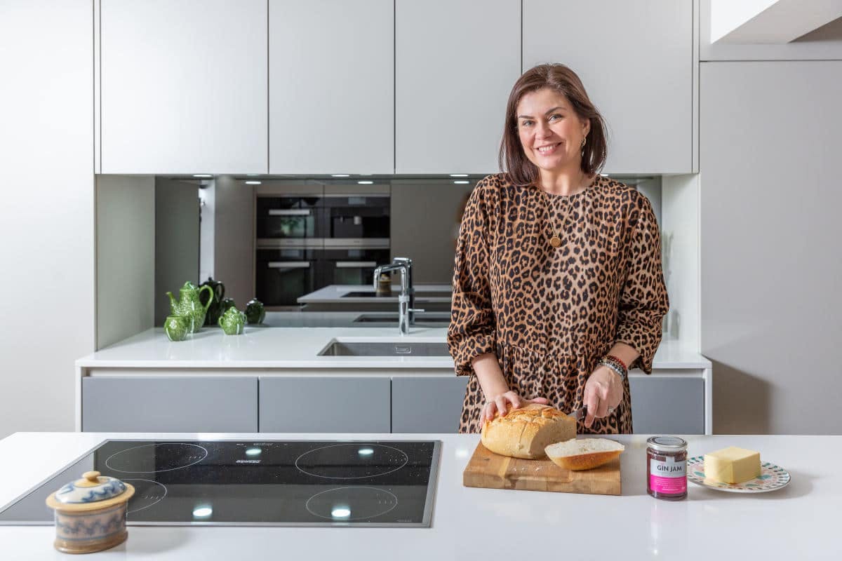 Numero immagine 32 della sezione corrente di TV Presenter and Property Expert Amanda Lamb Updates London Home with Silestone di Cosentino Italia