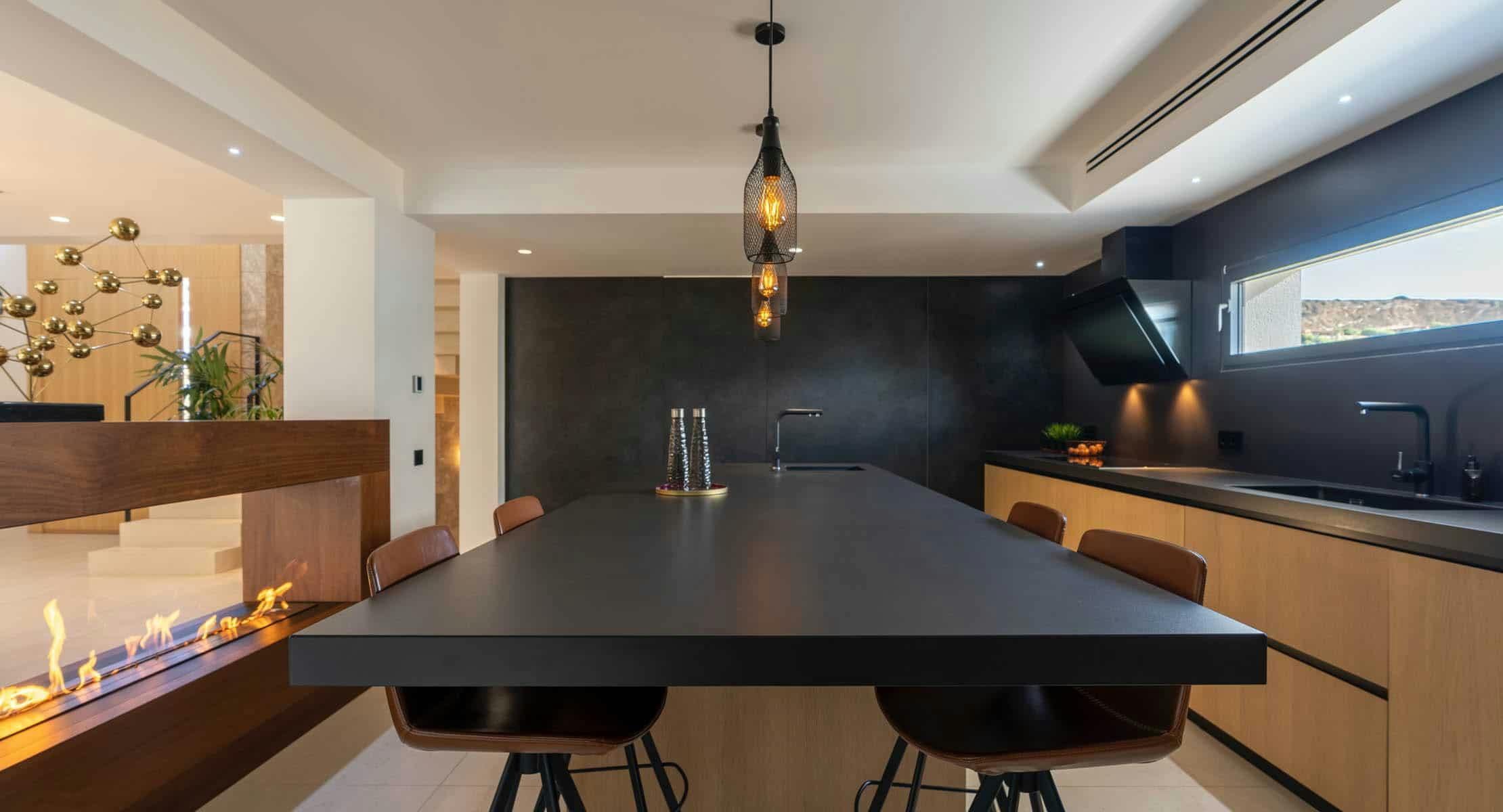 Kitchen table and wall cladding - Cosentino Switzerlan Italian