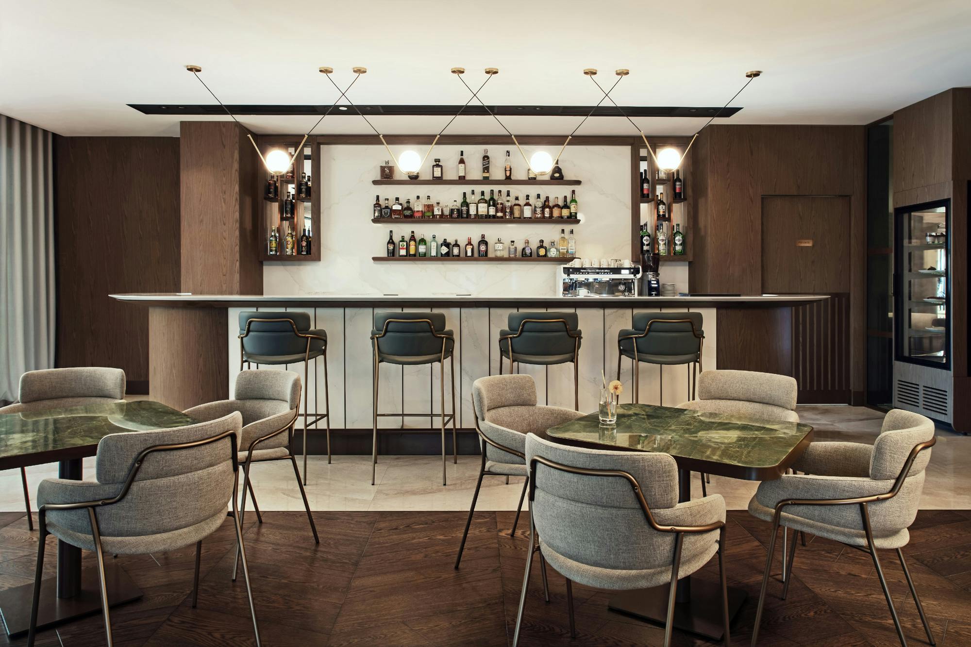 Numero immagine 39 della sezione corrente di Silestone balances the design of Water Oak Cafe & Bakery designed by Kim Lewis Designs di Cosentino Italia