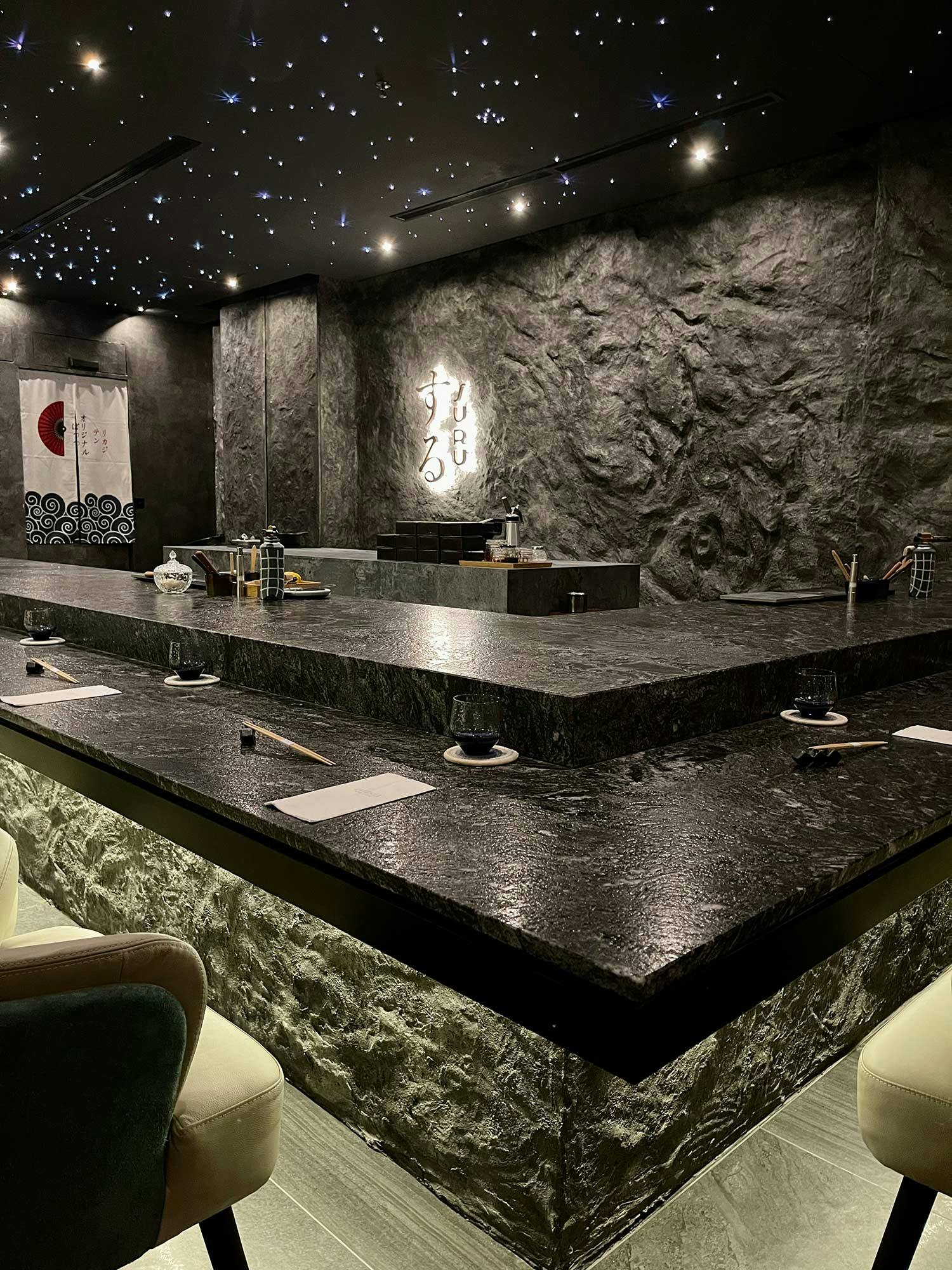 Numero immagine 37 della sezione corrente di Sensa Black Beauty, the main feature of the bar in a restaurant that revolves around sensory experience  di Cosentino Italia