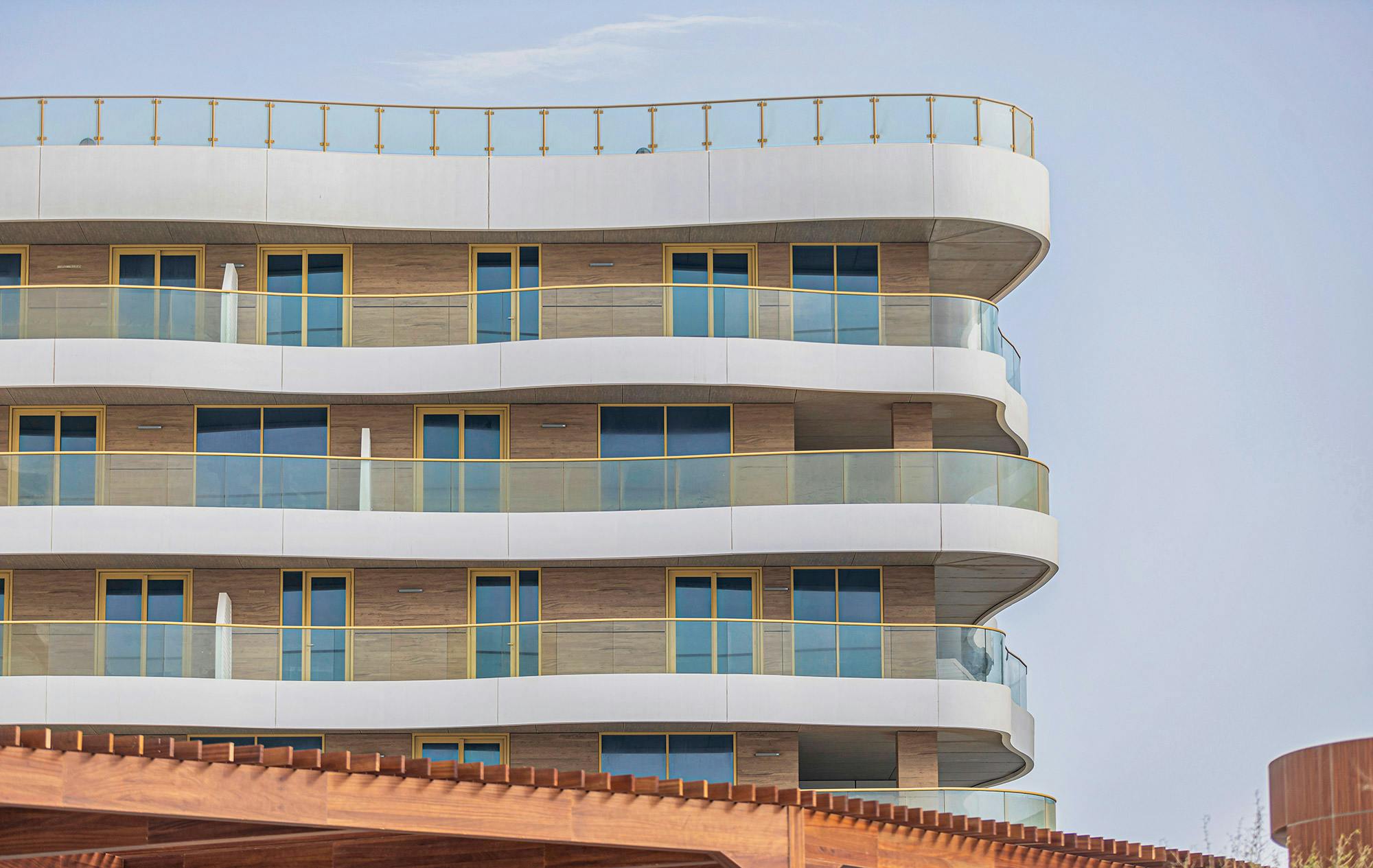 Numero immagine 32 della sezione corrente di {{The largest façade project in the world featuring the Dekton ventilated system }} di Cosentino Italia