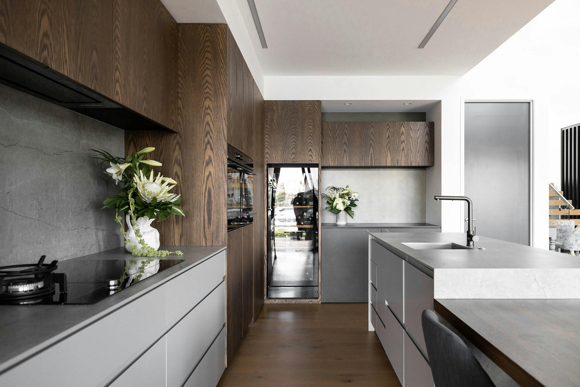 Numero immagine 36 della sezione corrente di Two DKTN colours to match wood in kitchens and bathrooms di Cosentino Italia