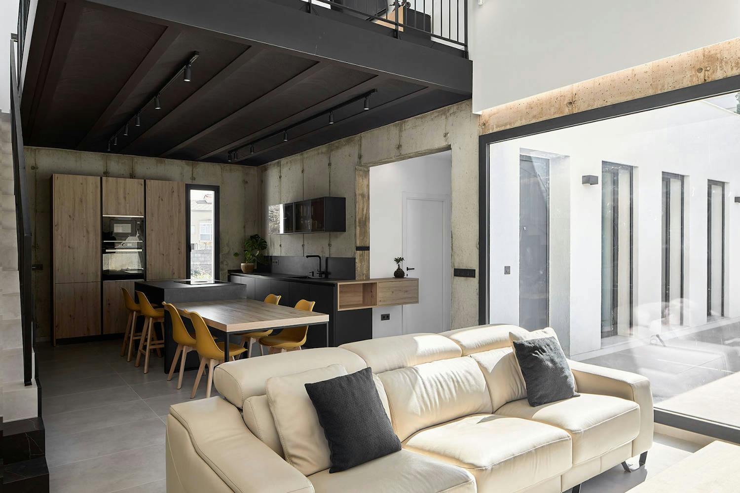 Numero immagine 32 della sezione corrente di An open-plan, industrial-style home showcasing DKTN Kelya di Cosentino Italia