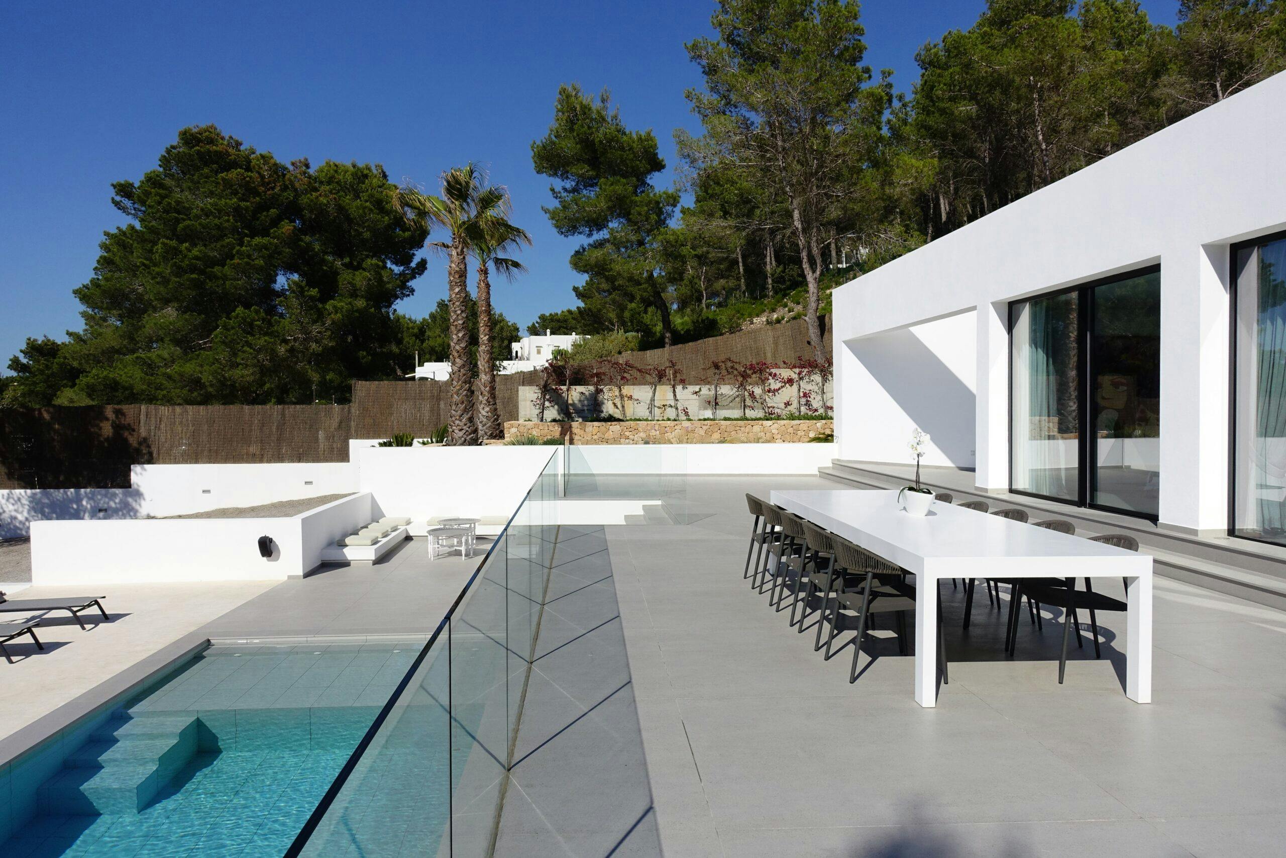 Numero immagine 33 della sezione corrente di Case Study Villa Omnia a Ibiza realizzata con Dekton® e Silestone® by Cosentino di Cosentino Italia