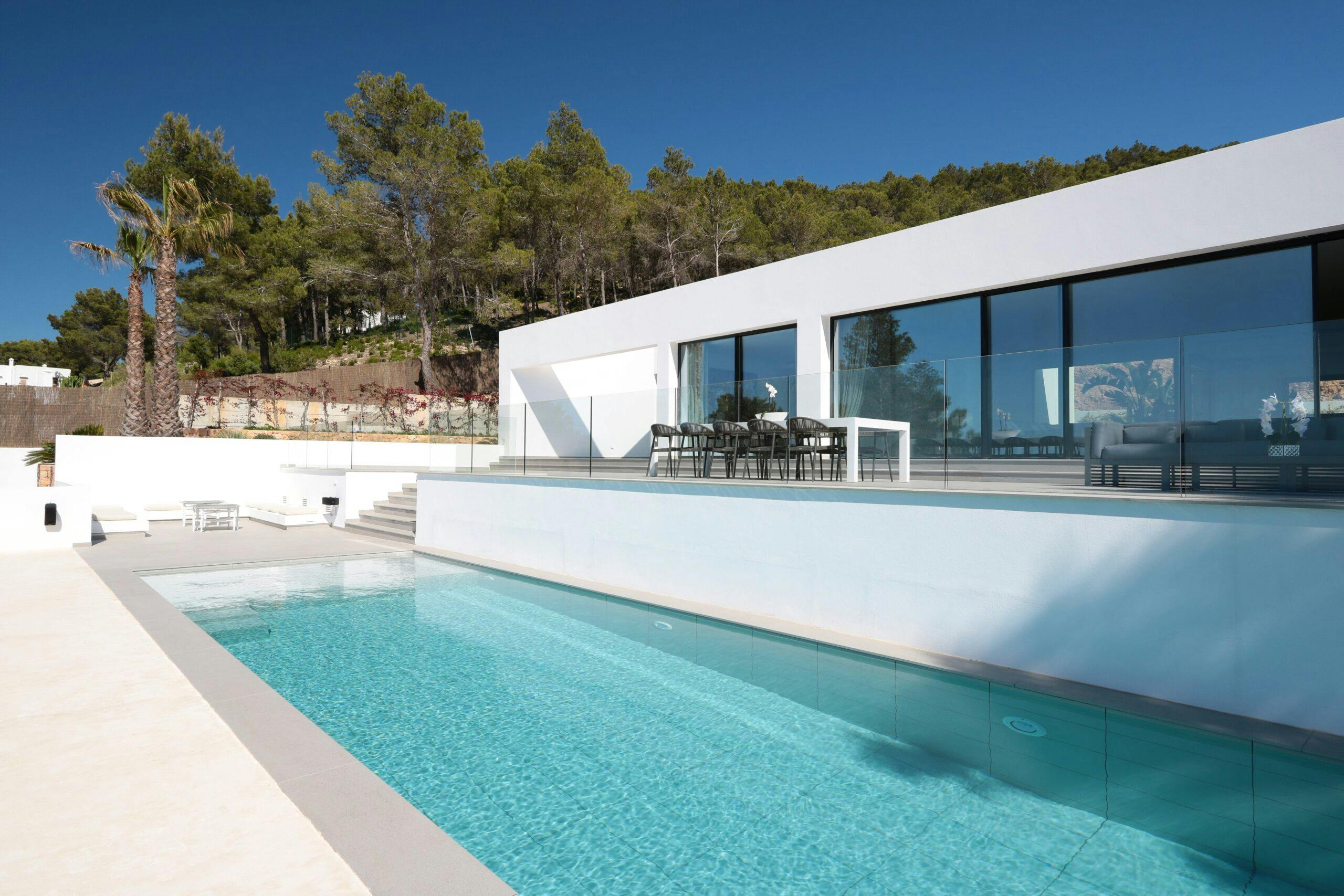 Numero immagine 38 della sezione corrente di Case Study Villa Omnia a Ibiza realizzata con Dekton® e Silestone® by Cosentino di Cosentino Italia