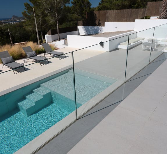 Numero immagine 36 della sezione corrente di Case Study Villa Omnia a Ibiza realizzata con Dekton® e Silestone® by Cosentino di Cosentino Italia