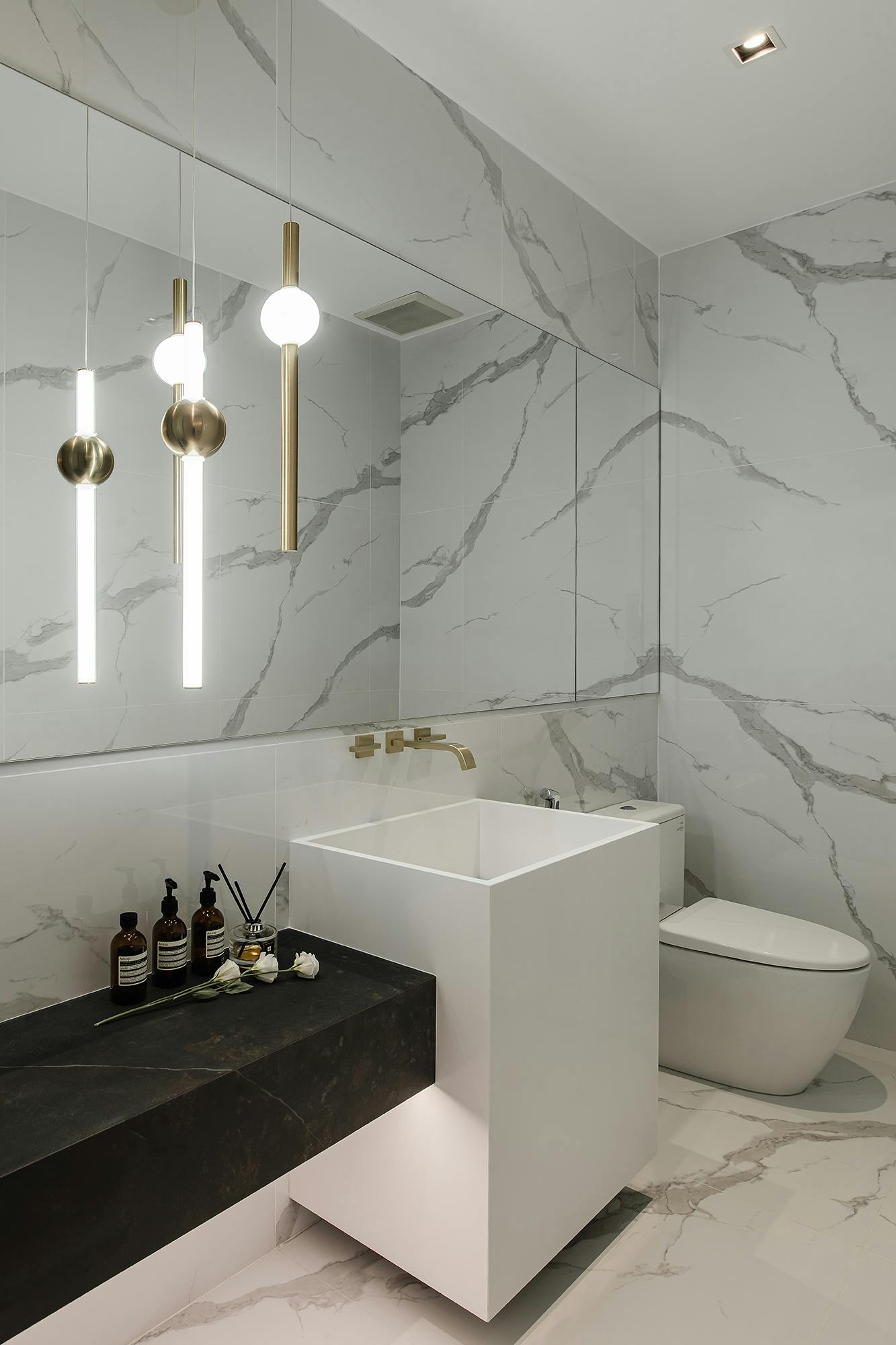 Numero immagine 33 della sezione corrente di Silestone and Dekton stand out in a minimalist, contemporary and refined interior design di Cosentino Italia