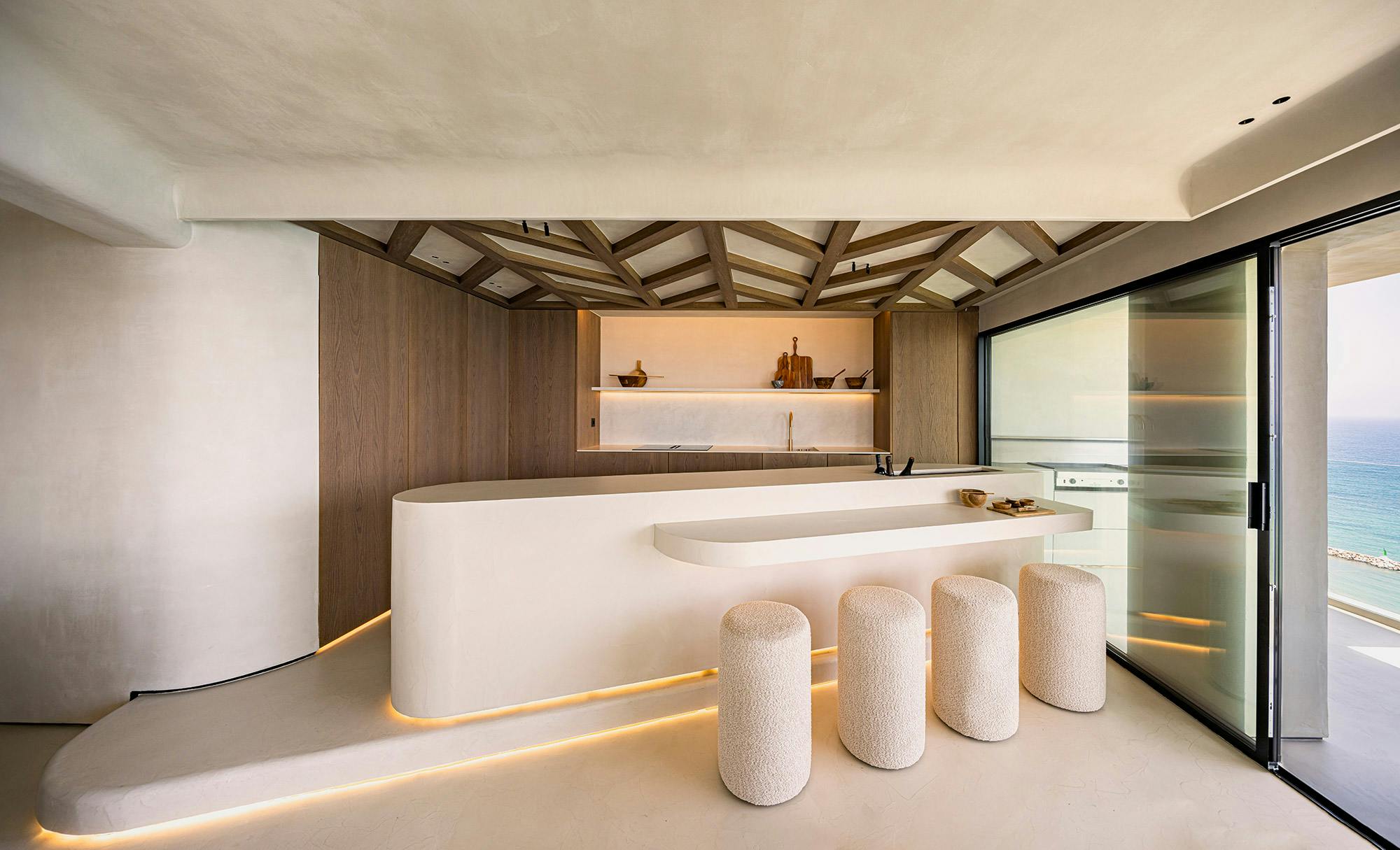 Numero immagine 34 della sezione corrente di When the power of white turns a kitchen into a natural extension of a bright exterior space di Cosentino Italia