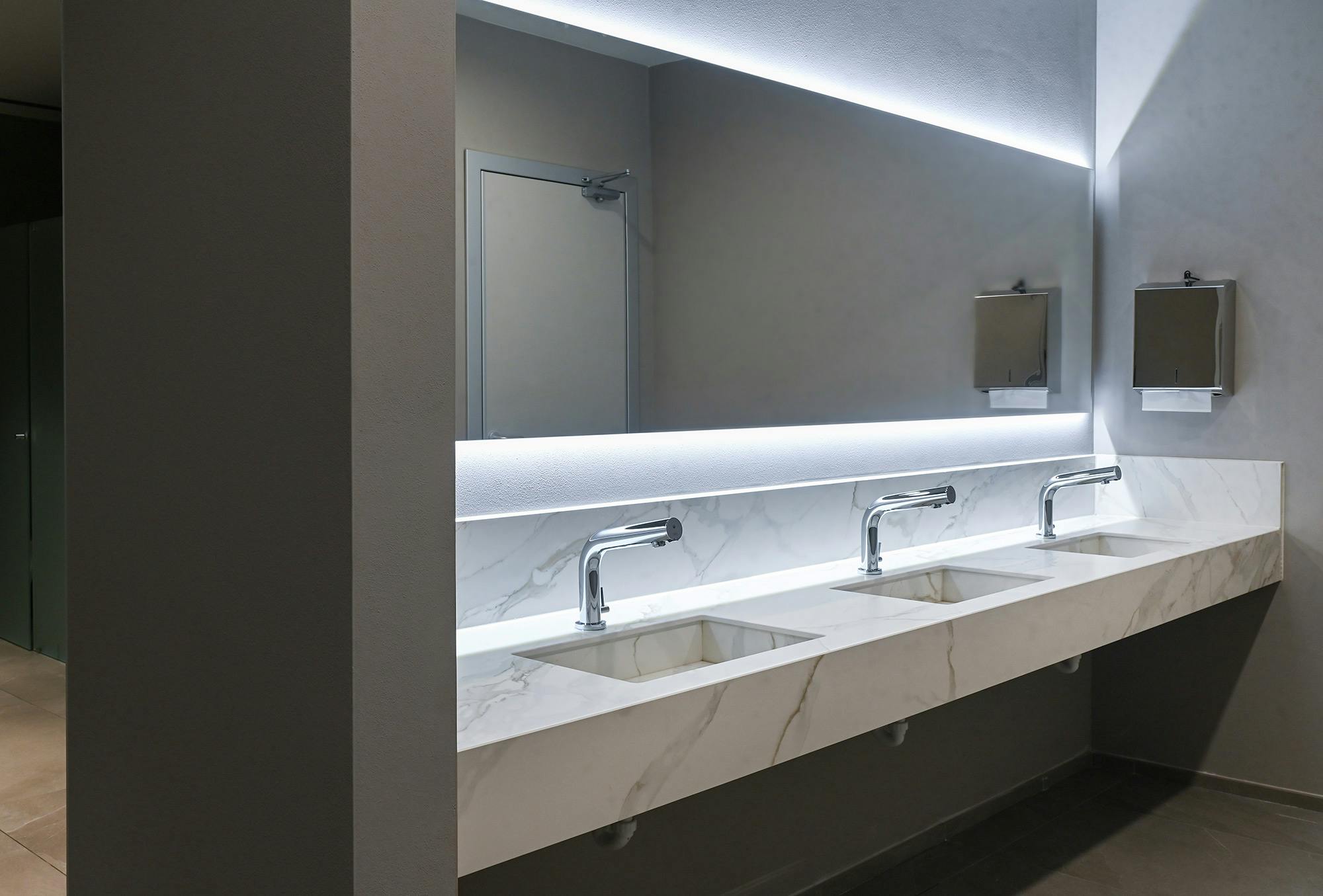 Numero immagine 45 della sezione corrente di Sustainable washbasins in Mediterranean colours and modern design for the groundbreaking Superloo bathrooms di Cosentino Italia