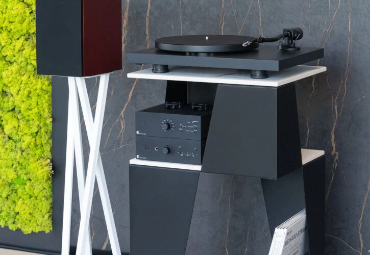 Cosentino_ColorfulTurntableStand_phBarbaraFrancoli_02 Cosentino_ColorfulTurntableStand_phBarbaraFrancoli_02