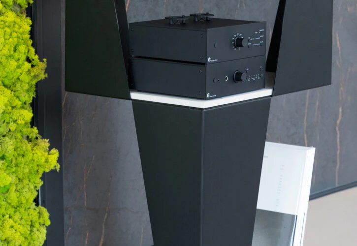 Cosentino_ColorfulTurntableStand_phBarbaraFrancoli_03 Cosentino_ColorfulTurntableStand_phBarbaraFrancoli_03