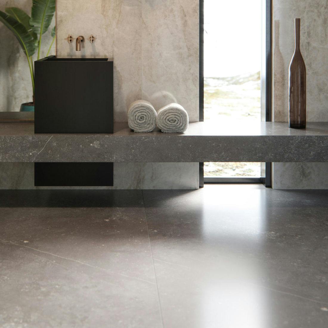 Image of dekton suelo bano 1100x1100 1.jpg?auto=format%2Ccompress&ixlib=php 3.3 in 浴室床材 - Cosentino
