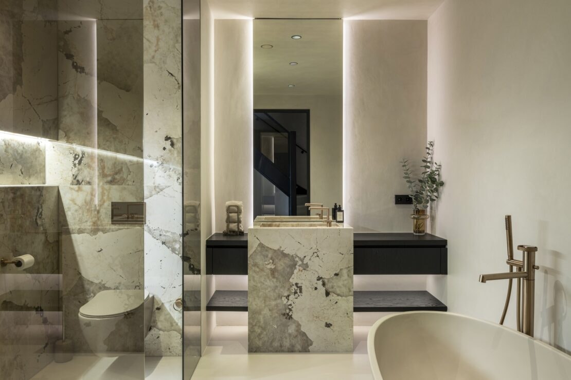 CiCi Bath (9) CiCi Bath (9)