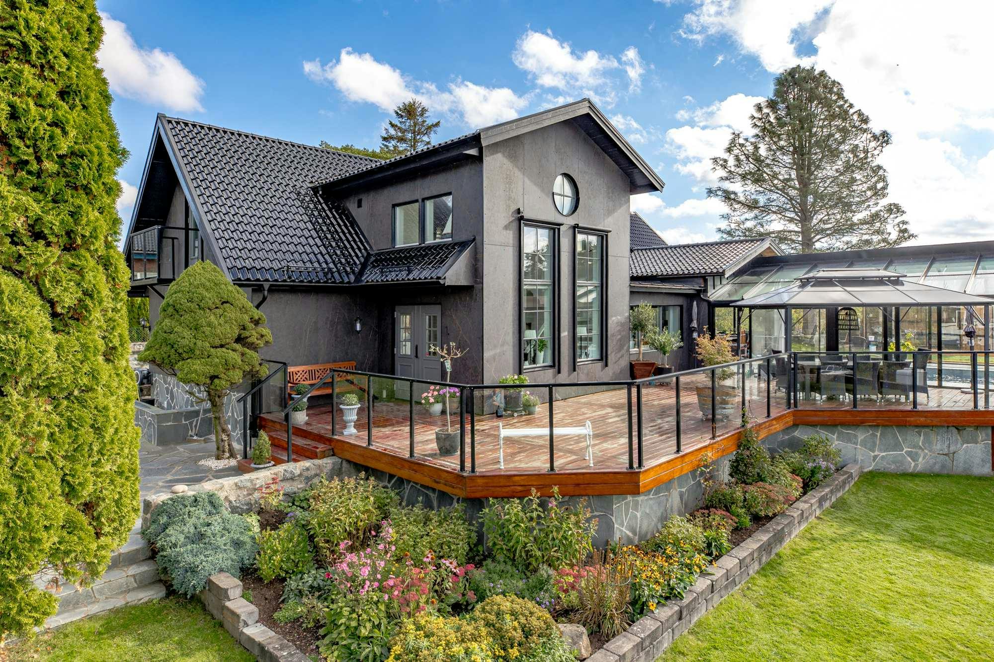 Dekton Laurent Facade Pool Janne (12) Image 48 of Dekton Laurent Facade Pool Janne 12 1.jpg?auto=format%2Ccompress&ixlib=php 3.3 in 国際プロジェクトの総合サービス - Cosentino