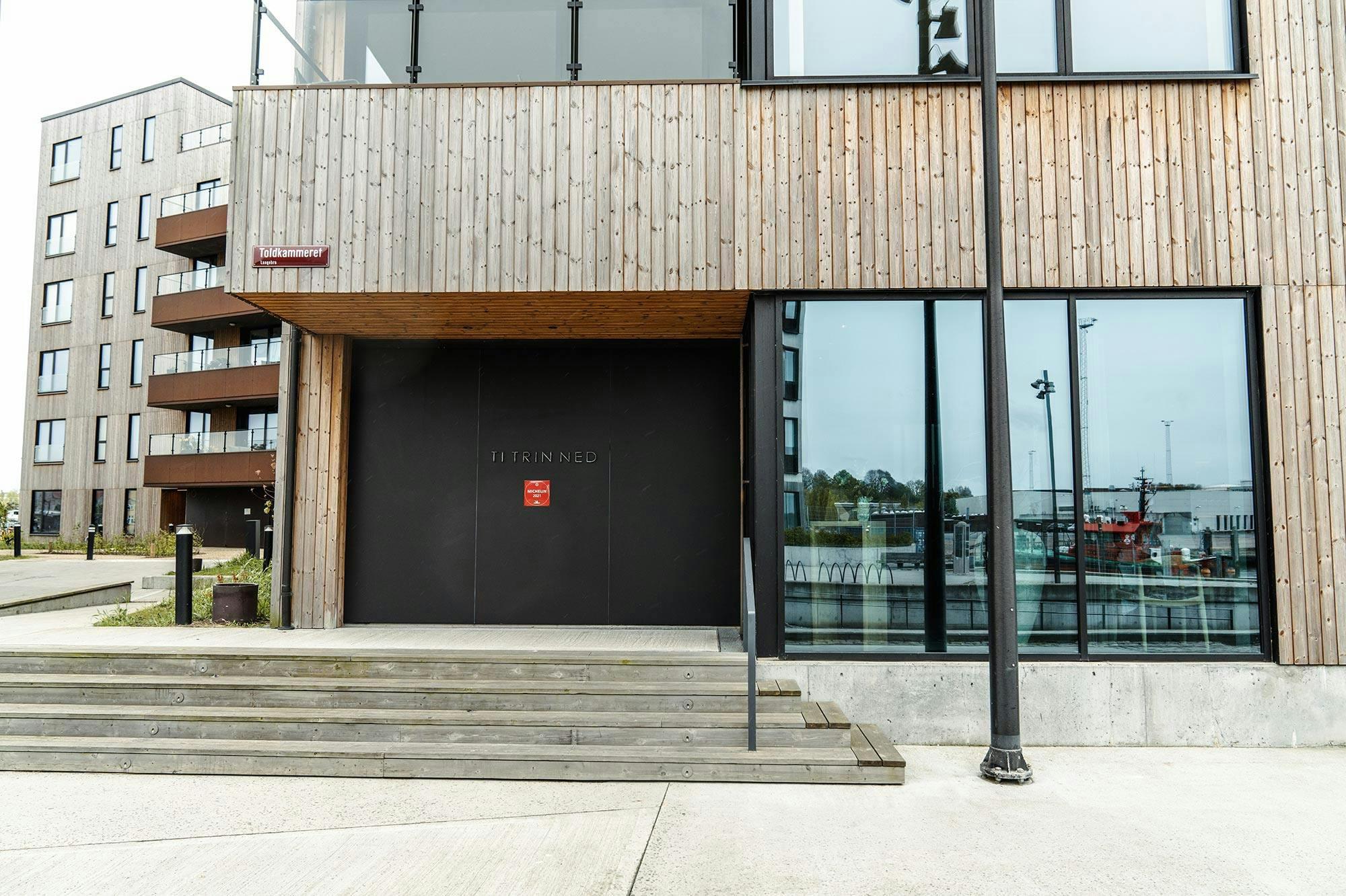 Image 35 of Ti Trin Ned New Entrance 1.jpg?auto=format%2Ccompress&ixlib=php 3.3 in This Michelin-starred Danish restaurant uses Dekton on its façade to withstand the harsh marine environment  - Cosentino