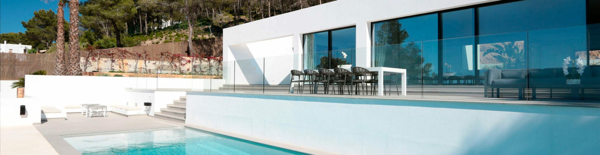 Image of sirocco swimmingpool 3 1 scaled e1604663163183 in Villa Omnia, Ibiza met Dekton en Silestone - Cosentino