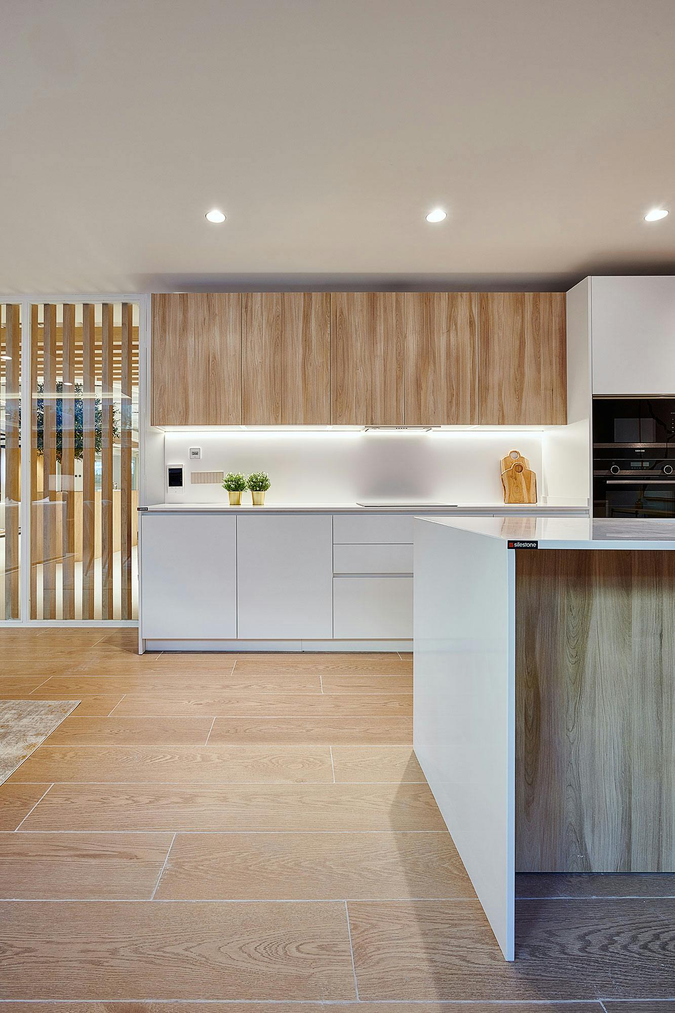 Image of aedas homes cocina silestone blanco zeus 9.jpg?auto=format%2Ccompress&ixlib=php 3.3 in Cosentino, the star of the new functional, modern and sustainable house in the AEDAS Homes showroom in Madrid - Cosentino
