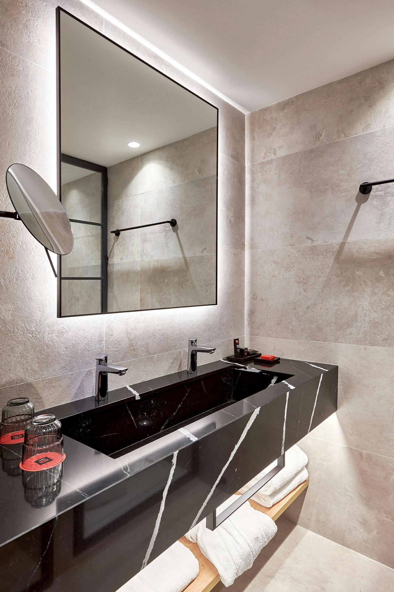Image of radisson red madrid LGC 9047.jpg?auto=format%2Ccompress&ixlib=php 3.3 in Silestone brings a touch of elegance to the Radisson RED Madrid hotel - Cosentino