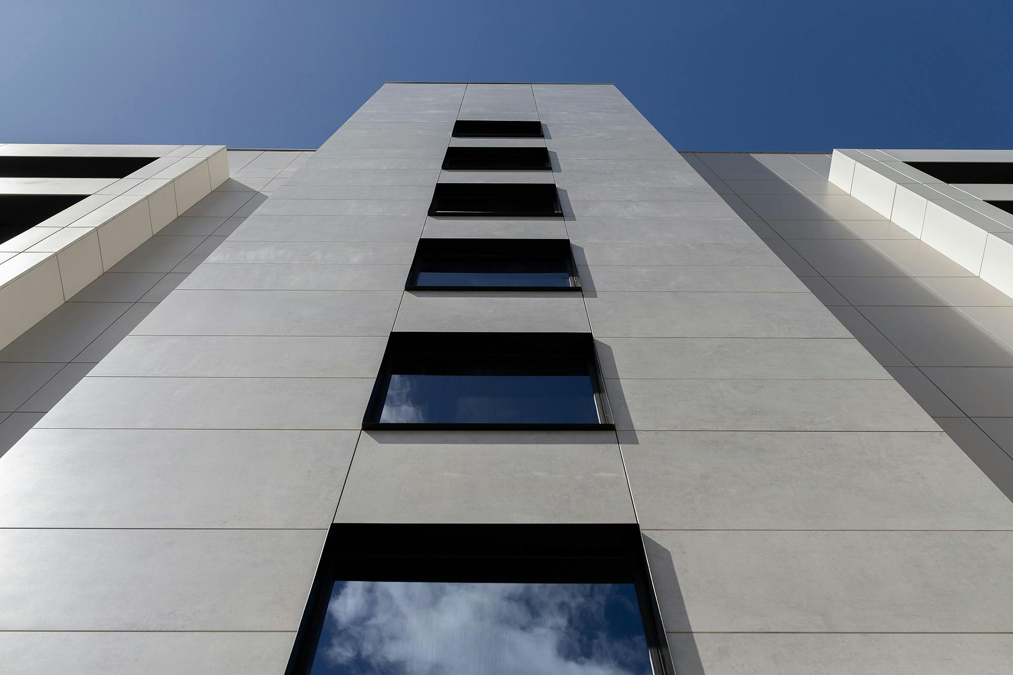 Image of Crowne plaza facade 6.jpg?auto=format%2Ccompress&ixlib=php 3.3 in Dekton Lunar adds character to the Crowne Plaza hotel in Canberra, Australia - Cosentino