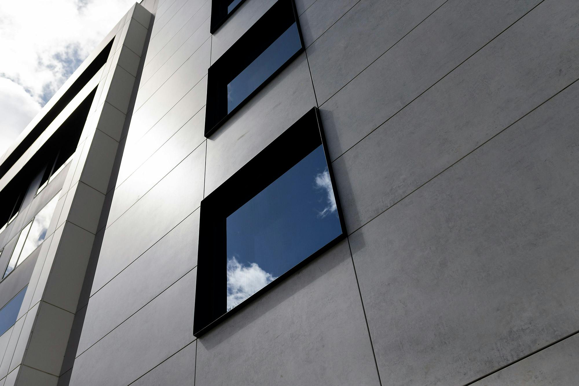 Image of Crowne plaza facade.jpg?auto=format%2Ccompress&ixlib=php 3.3 in Dekton Lunar adds character to the Crowne Plaza hotel in Canberra, Australia - Cosentino