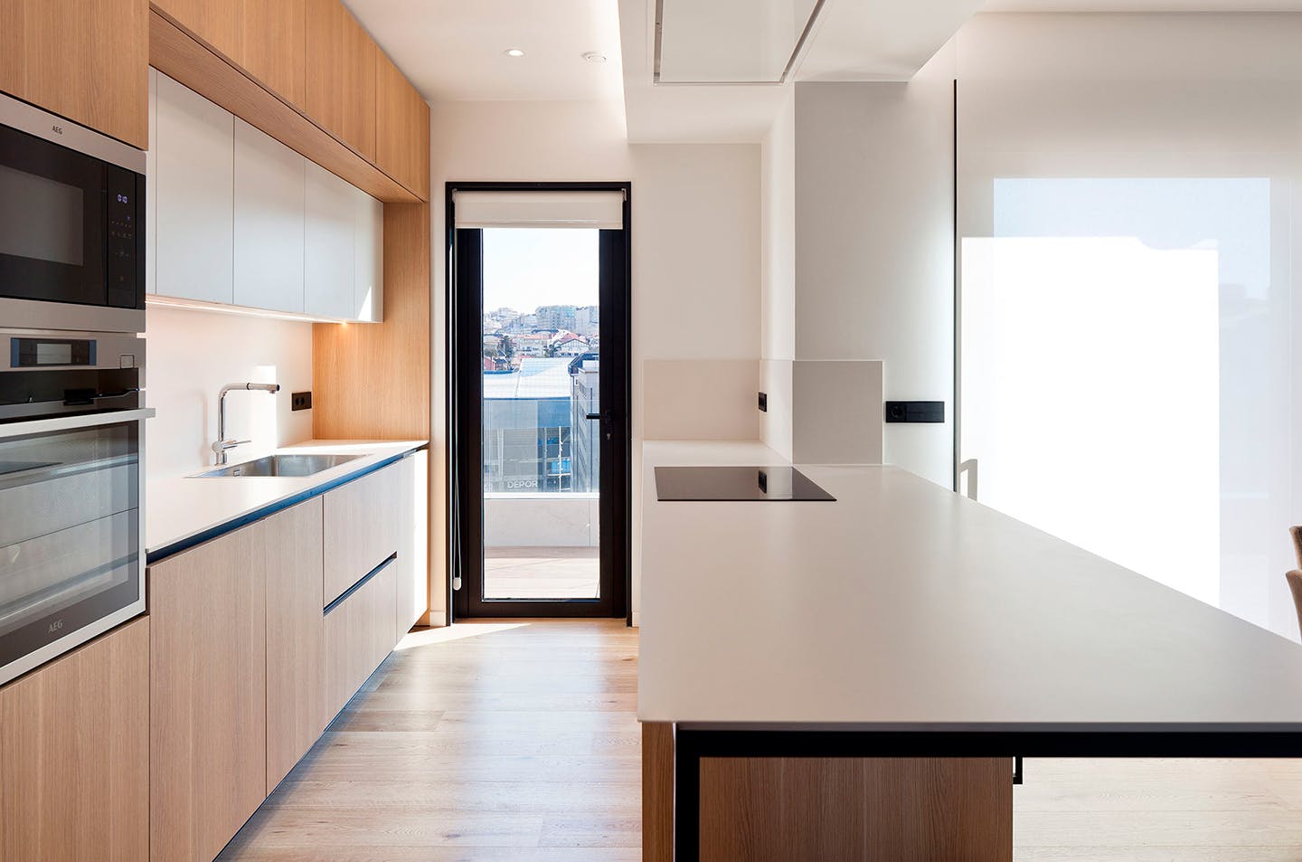 Image of Edificio Escuela de Nautica Urbher portada 2.jpg?auto=format%2Ccompress&ixlib=php 3.3 in A Silestone worktop to highlight the bold style of a very eclectic home - Cosentino