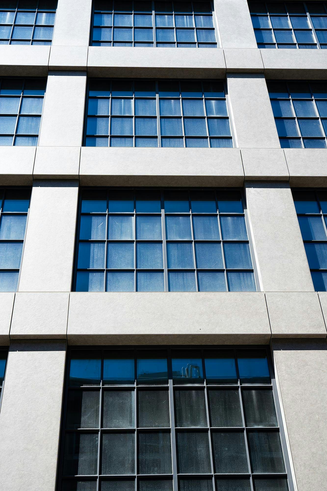 Facade-fenix-sthlm-29-3 Image 70 of Facade fenix sthlm 29 3.jpg?auto=format%2Ccompress&ixlib=php 3.3 in Inspiratie - Cosentino