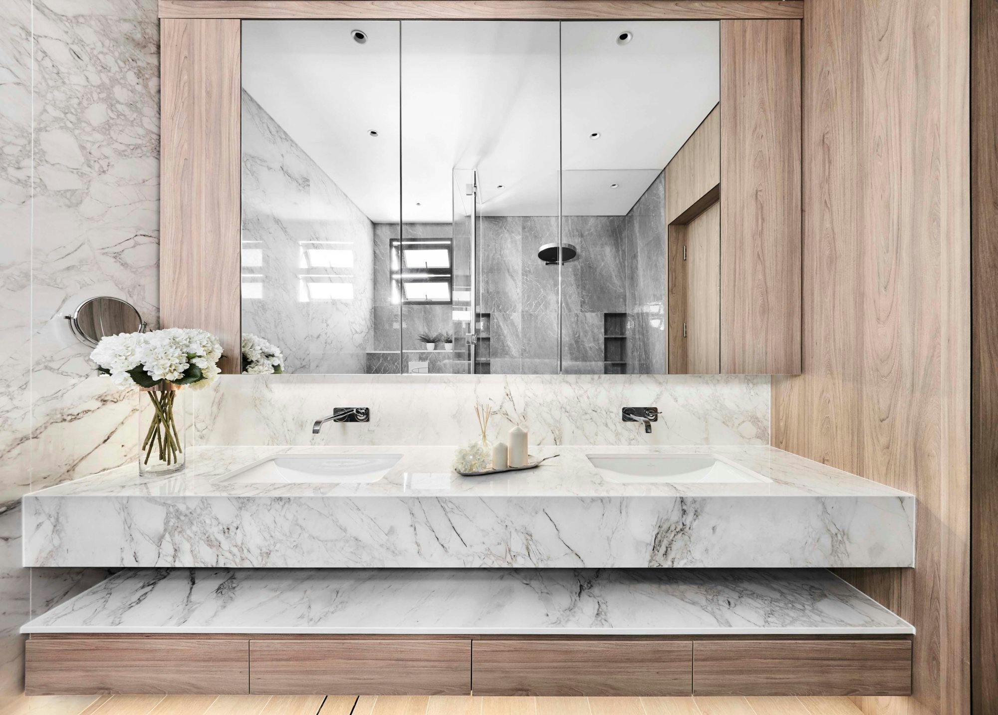 Image of Master Bathroom 1.jpg?auto=format%2Ccompress&ixlib=php 3.3 in A house full of elegant and timeless contrasts - Cosentino