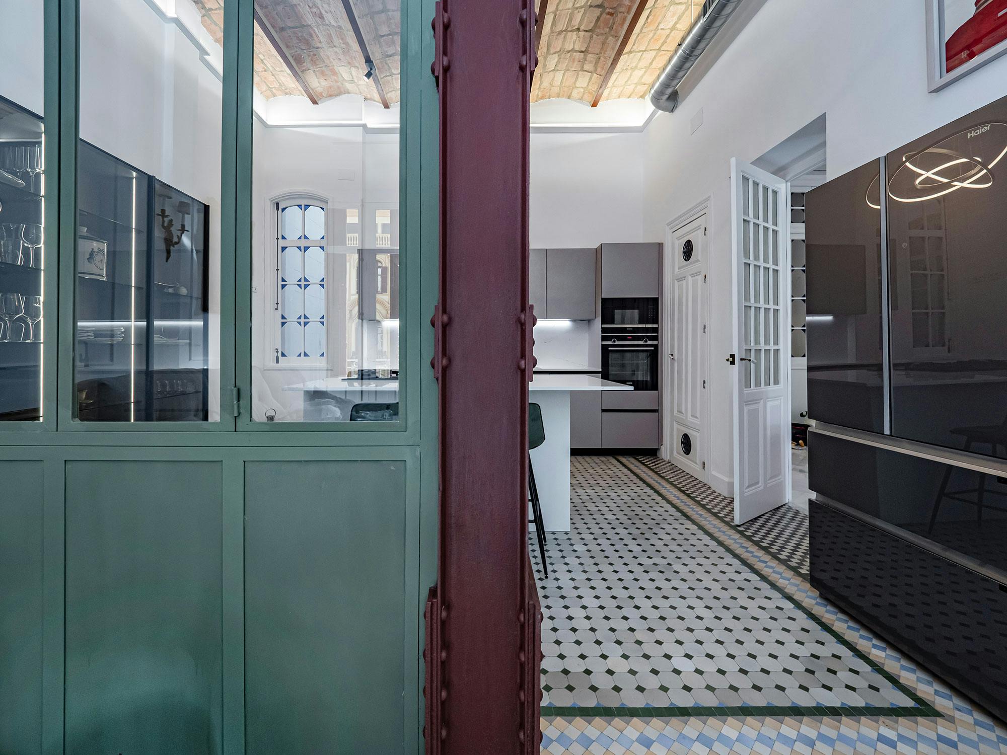 Image of vivienda malaga 2.jpg?auto=format%2Ccompress&ixlib=php 3.3 in A bathroom blending in with the historic building’s past - Cosentino
