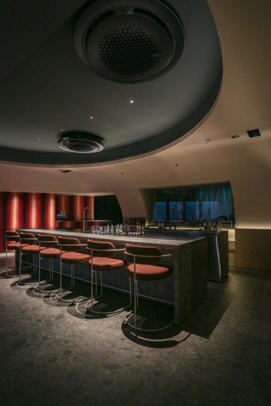 Bar lady bee (3) Bar lady bee (3)