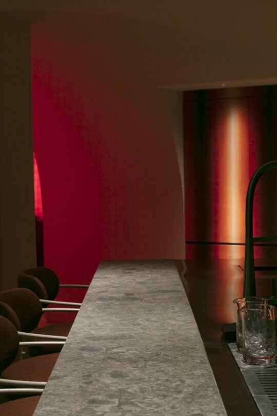 Bar lady bee (9) Bar lady bee (9)