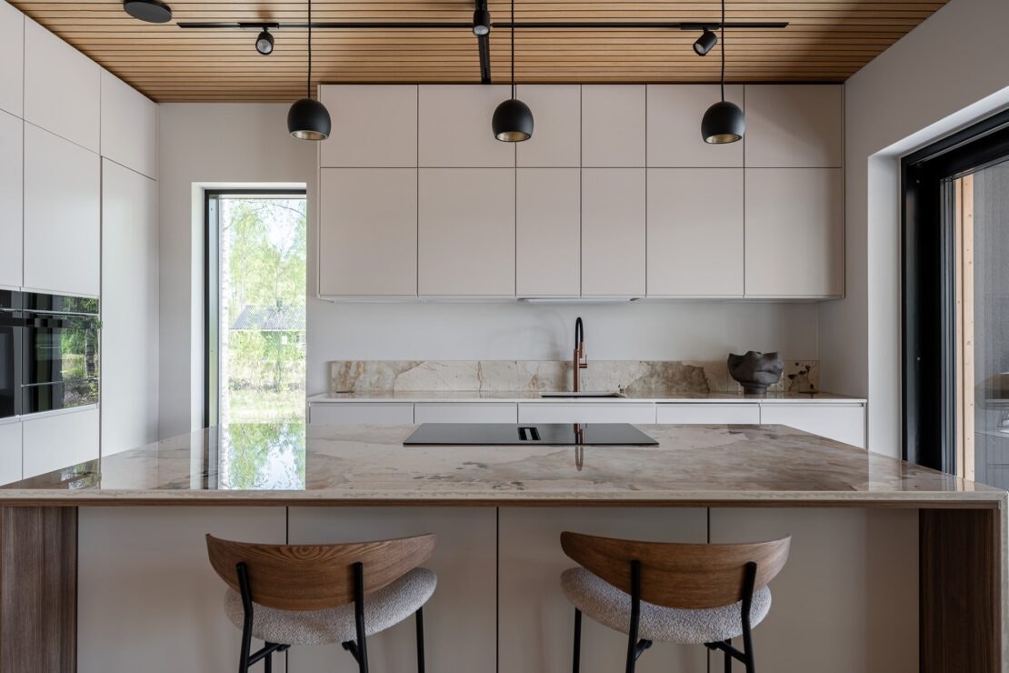 Skier-KErttu-Niskanen-Johana-Hernesniemi-3 Skier-KErttu-Niskanen-Johana-Hernesniemi-3