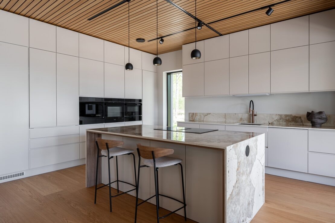 Skier-KErttu-Niskanen-Johana-Hernesniemi-4 Skier-KErttu-Niskanen-Johana-Hernesniemi-4