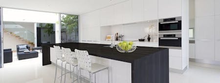 Image of cocinas negras blancas.jpg?auto=format%2Ccompress&fit=crop&ixlib=php 3.3 in White Essentials: Trend for white kitchens - Cosentino