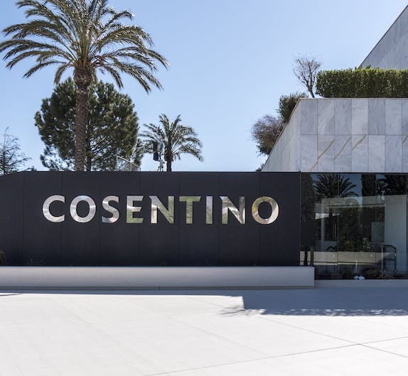 Image of Entrada HQ Cosentino 1 2 1.jpg?auto=format%2Ccompress&ixlib=php 3.3 in Cosentino-gruppen oppnår en omsetning på € 984,5 millioner i 2018, med en rekord-EBITDA på € 143 millioner. - Cosentino