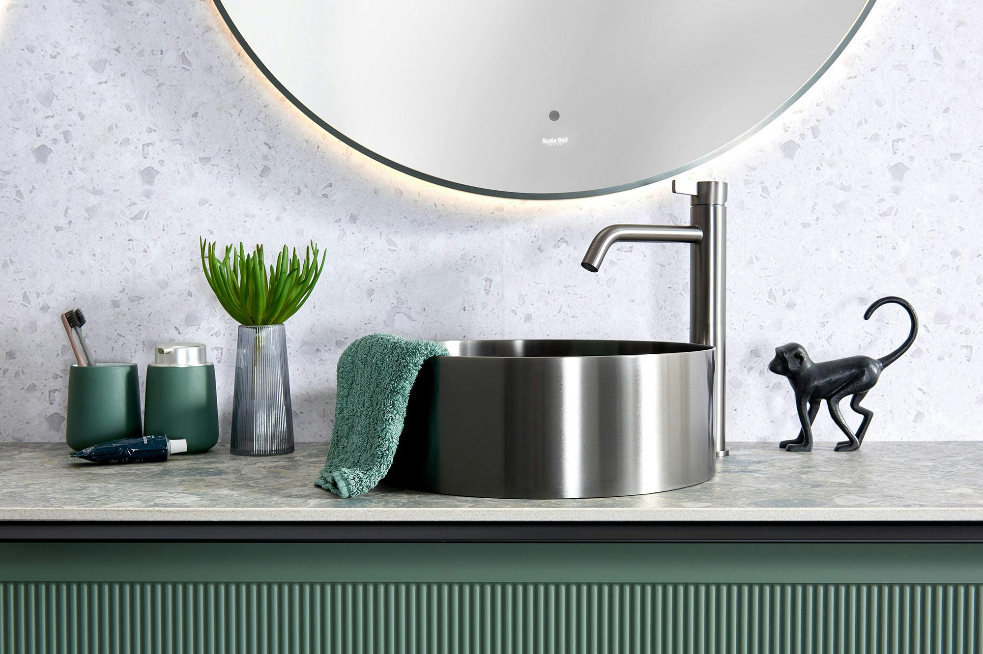Image of Scala Bad.jpg?auto=format%2Ccompress&ixlib=php 3.3 in A stylish and low-maintenance waterfall worktop for a large family - Cosentino