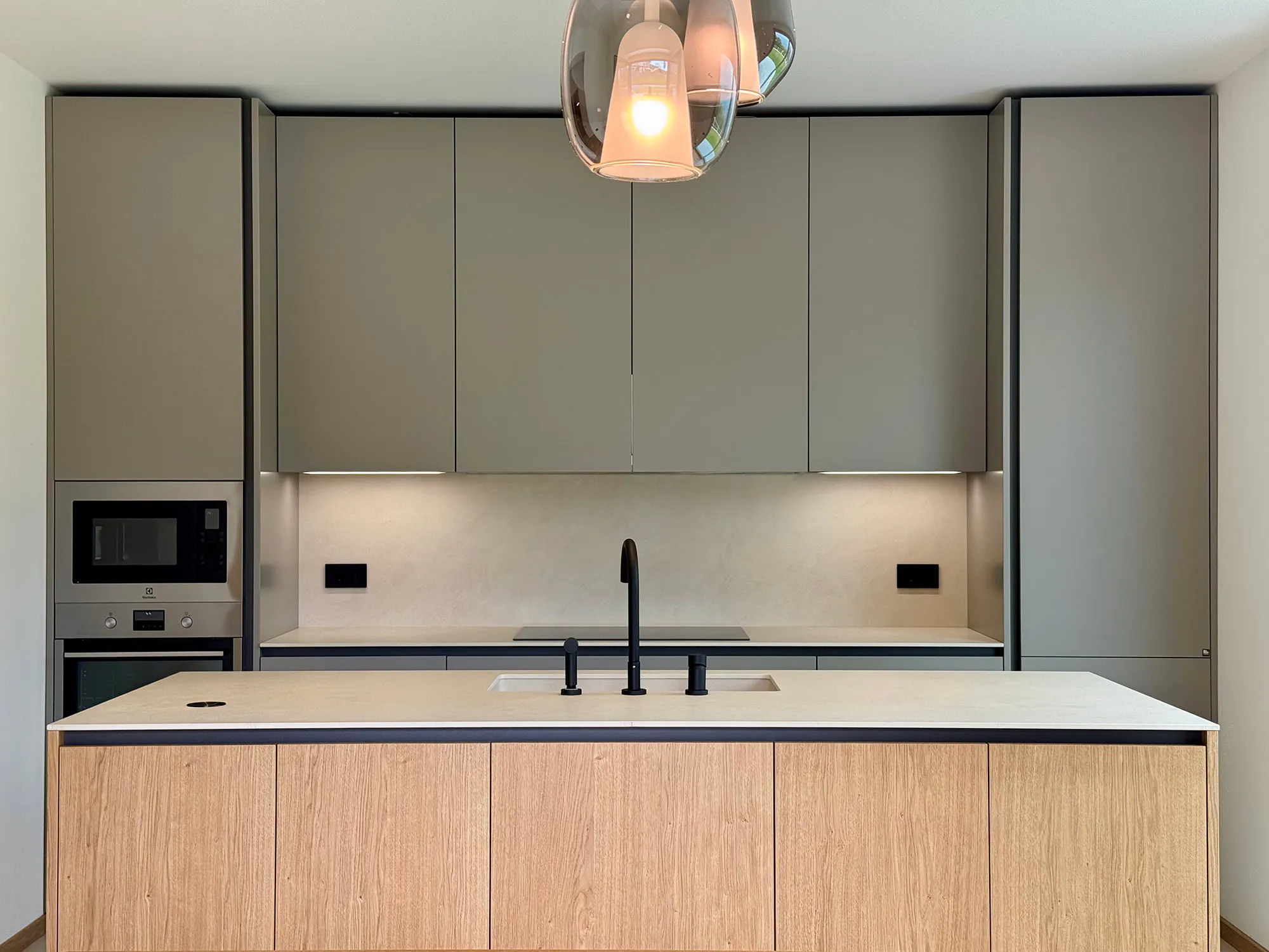 Tra-Cielo-e-Foresta-(1) Image 33 of Tra Cielo e Foresta 1.jpg?auto=format%2Ccompress&ixlib=php 3.3 in Aesthetic continuity and natural warmth in this villa with Dekton Avorio bringing calm to every corner - Cosentino