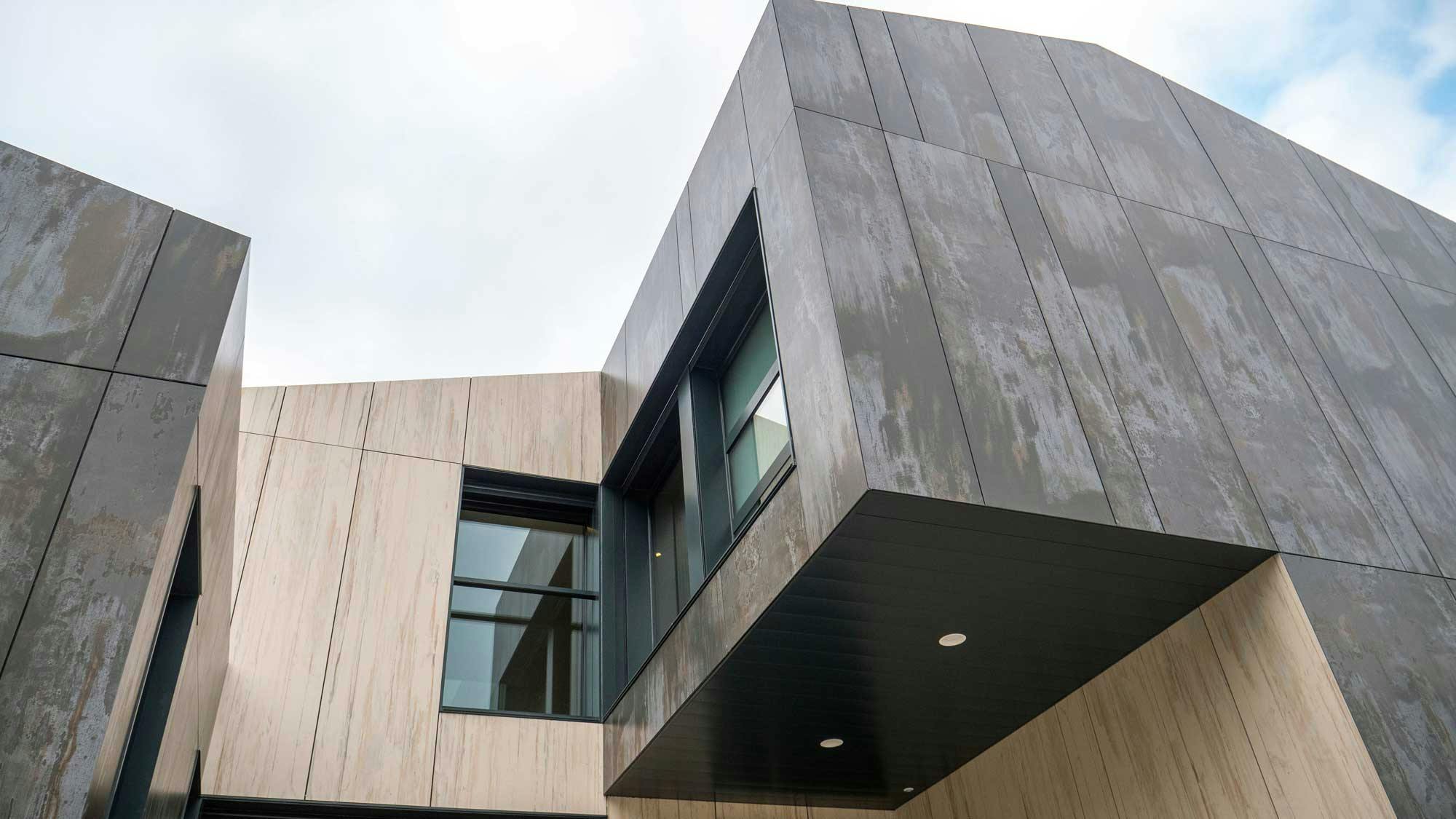 Image 46 of Alava Residential 3.jpg?auto=format%2Ccompress&ixlib=php 3.3 in Glass, Iroko timber and Dekton for a façade with a lot of character - Cosentino