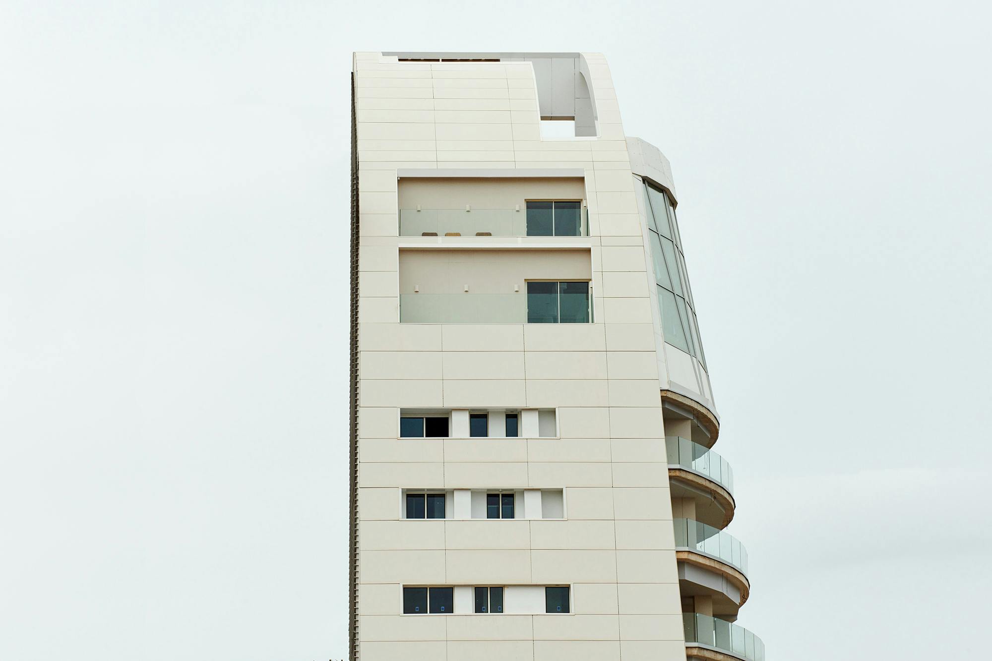 Image 42 of delfin tower benidorm 21.jpg?auto=format%2Ccompress&ixlib=php 3.3 in Dekton presents the world’s first curved and ventilated façade made of ultra-compact stone - Cosentino