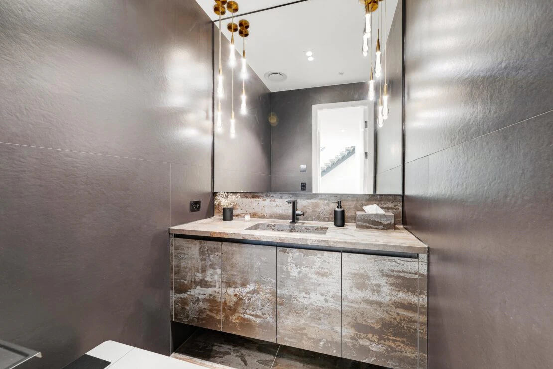 Doncaster House (12) Doncaster House (12)