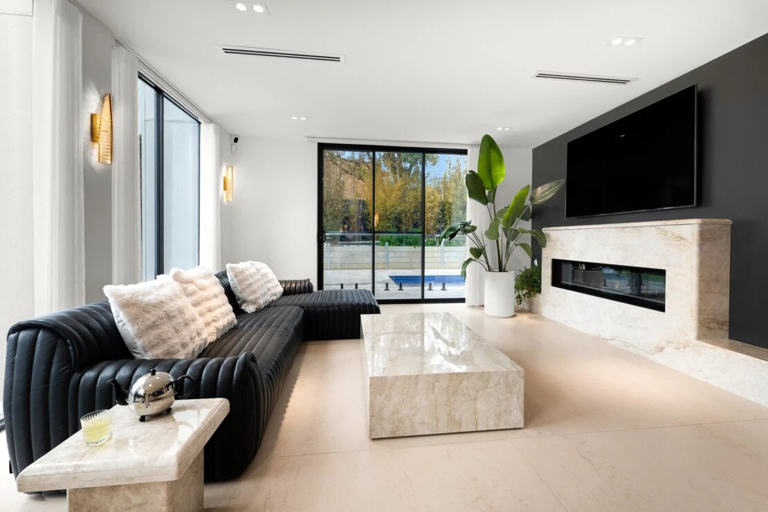 Doncaster House (2) Doncaster House (2)